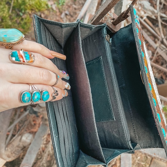 Tooled Leather and Cowhide Clasp Large Womens Western Fashion Wallet - Picture 3 of 4